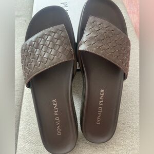 Donald Pliner FiFi sandals.